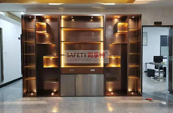 不銹鋼酒柜款式多樣，美觀時(shí)尚，經(jīng)久耐用