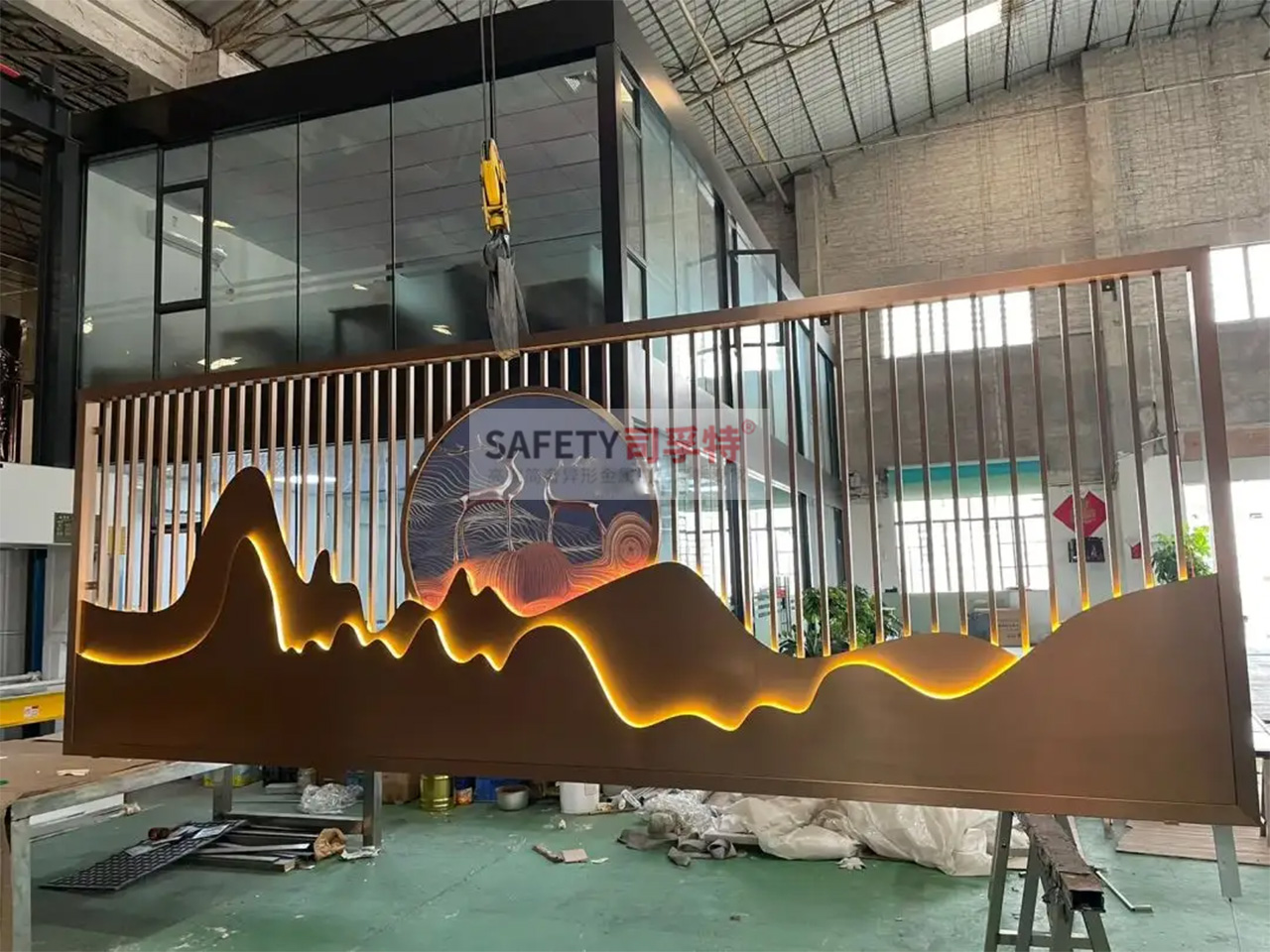 金屬山水屏風(fēng)隔斷：新中式古典風(fēng)，精致優(yōu)雅，輕奢舒適(圖1)