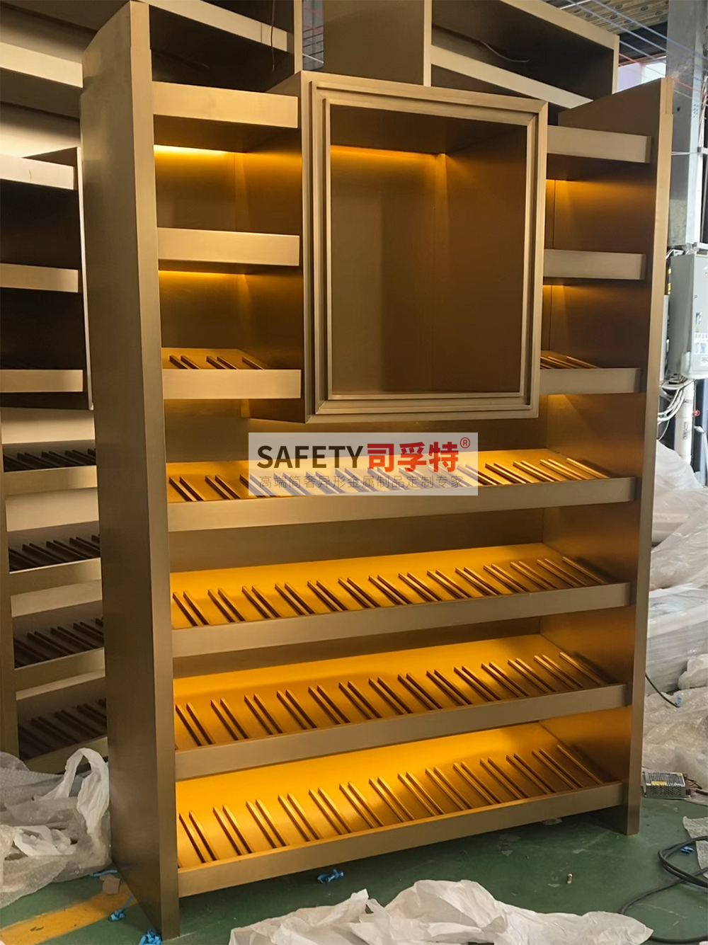 不銹鋼酒柜作用大嗎？小家庭裝修能不能裝(圖1)