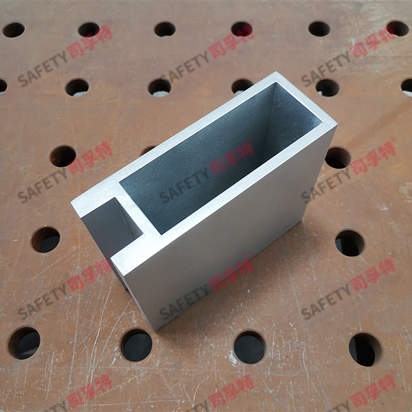 凹形幕墻氟碳噴涂精制鋼型材(圖1) 凹形幕墻氟碳噴涂精制鋼型材(圖1)